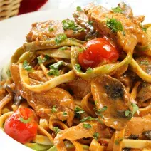 Espaguetis en salsa de atún Espaguetis en salsa de atún