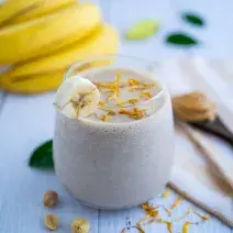 Batido de Banana con Mantequilla de Maní Batido de Banana con Mantequilla de Maní