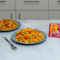 arroz con pollo en arrocera. arroz con pollo en arrocera.